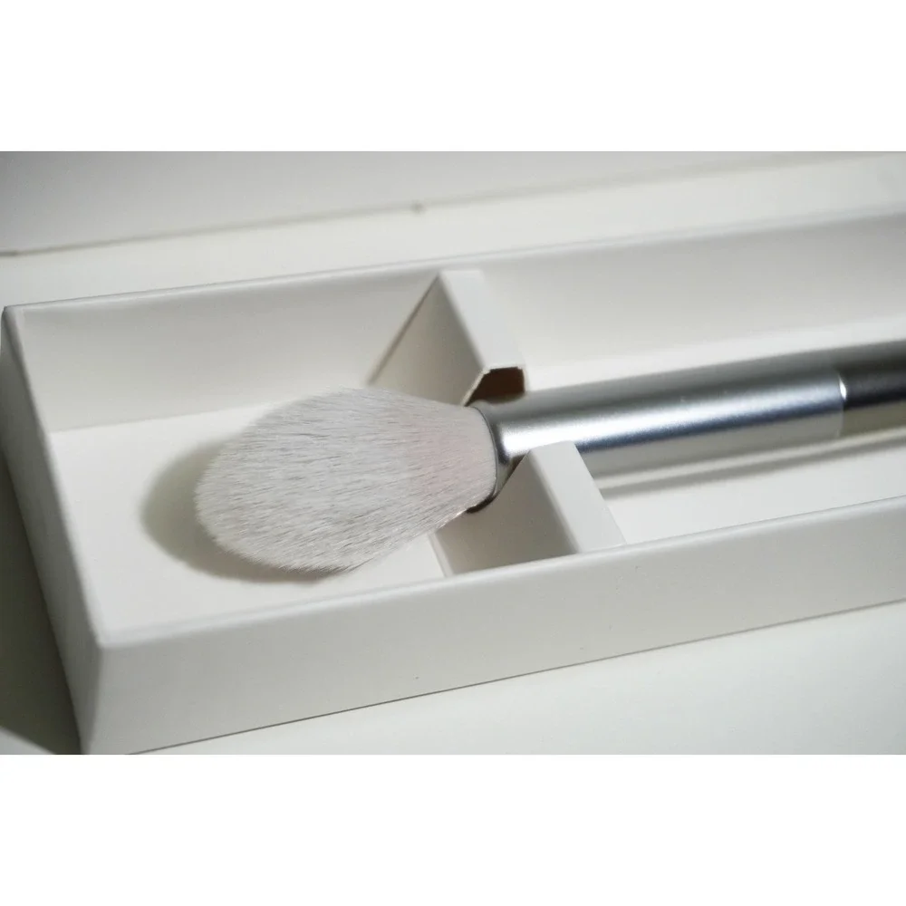 NEW Seint Beauty Double Ended Silver Makeup Brush Wash Blending Blush